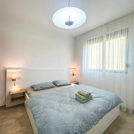 Marine Charm J29 Durrës