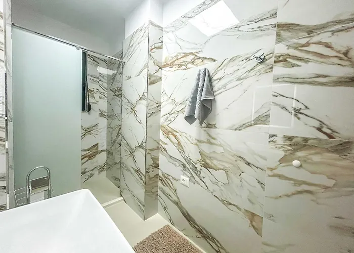 Marine Charm J29 公寓